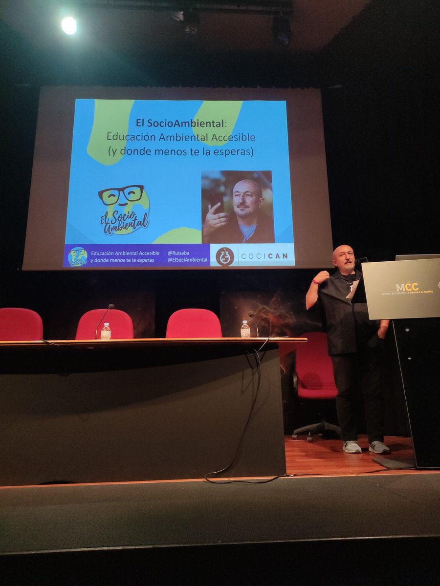 CoCiCan_'s tweet photo. El biólogo y divulgador @Ruisaba a presentarnos @ElSociAmbiental 🌿

Su 'bebé' para transmitir los problemas medioambientales a la población a través de redes sociales 🎙️

¿Lo más especial de su proyecto? Sus videos están adaptados a las personas con problemas auditivos 👏 https://t.co/d6F57dC6ig