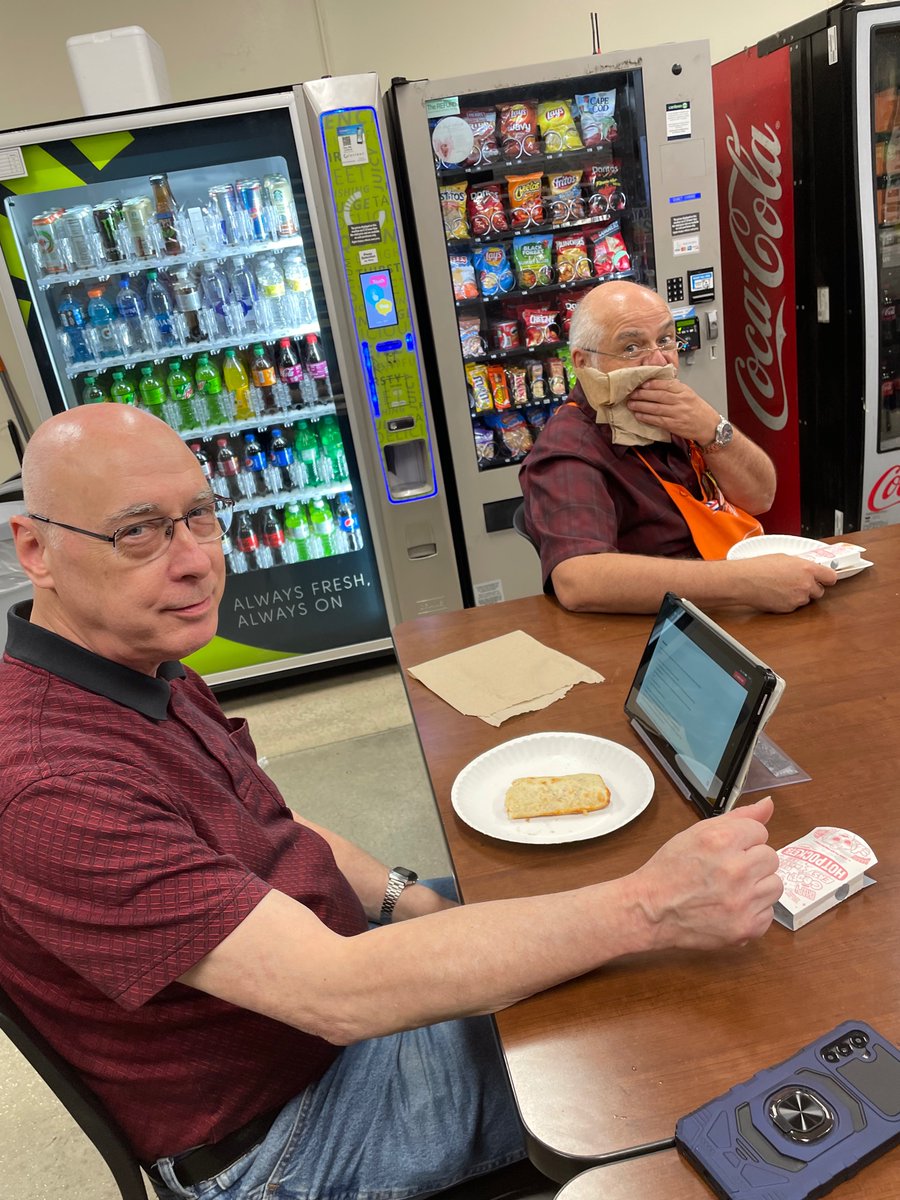 0275Homedepot's tweet photo. Our associates enjoying the Pepperoni Pizza Hot Pockets on National Pizza Party Day! 🍕🍕🍕#YourOPHD  @mmAnderson919 @StacyLBro @Jonathan_Vega05 @tofablue @M5Lorie https://t.co/dNlfzlYAu6