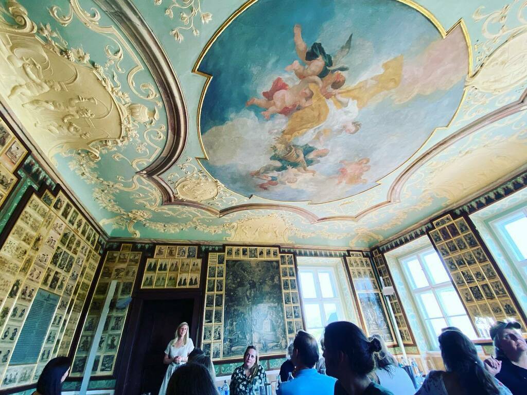 bonkowskimw's tweet photo. Taste in style, as always in Austria, the sophisticated wine country. 
The Baroque palace in Dürnberg home to Domäne Wachau. 

#achleitenbaby #VieVinum #austrianwine https://t.co/pYsGlwlzYp