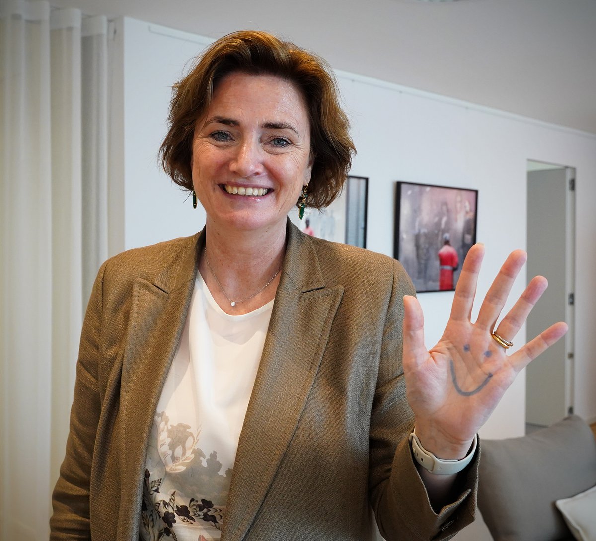 karienvangennip's tweet photo. 🌍 160 miljoen kinderen zijn slachtoffer van kinderarbeid. 
Daarom riep ik overheden en bedrijven tijdens de Internationale Conferentie Kinderarbeid op hun acties te versnellen, zodat we kinderarbeid samen de wereld uitbannen. 
NL draagt actief bij. 

#RaiseYourHandForKids https://t.co/EsIxk3YGz1
