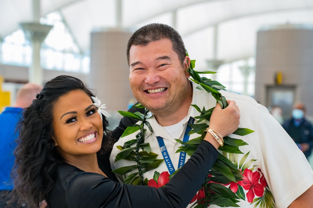 HoyMarcel's tweet photo. Friday Smiles from DEN, #AAPIHM edition! 

@jonathangooda @MattatUnited @Friendly_Skys @JMRoitman @MikeHannaUAL @lammdogg https://t.co/qoOcEpxGew