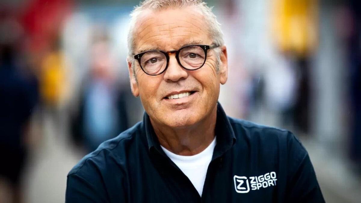 TheRacingStore1's tweet photo. De stem van de Formule 1 komt 26 mei naar The Racing Store. 
Wil jij Olav Mol ontmoeten, op de foto of zijn nieuwe boek laten signeren. Pak dan deze kans. Zien we jouw op Hemelvaartsdag? Stuur een leuke vraag naar info@theracingstore.nl @Olav_Mol  @jackontracks https://t.co/6NWgAz9Ic2