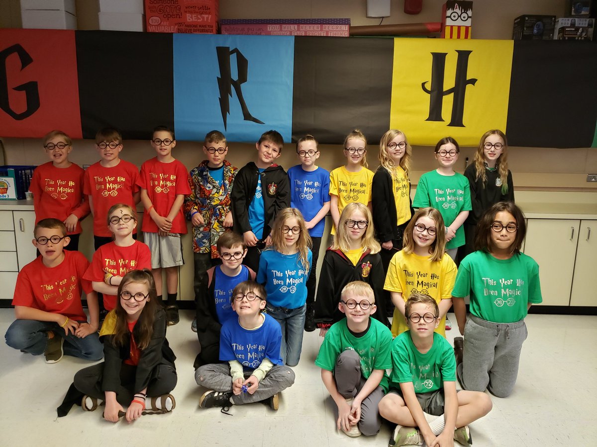 MsFrovarp3's tweet photo. We're celebrating a magical year in 3rd Grade today! #TES https://t.co/tpNXL5fcJd