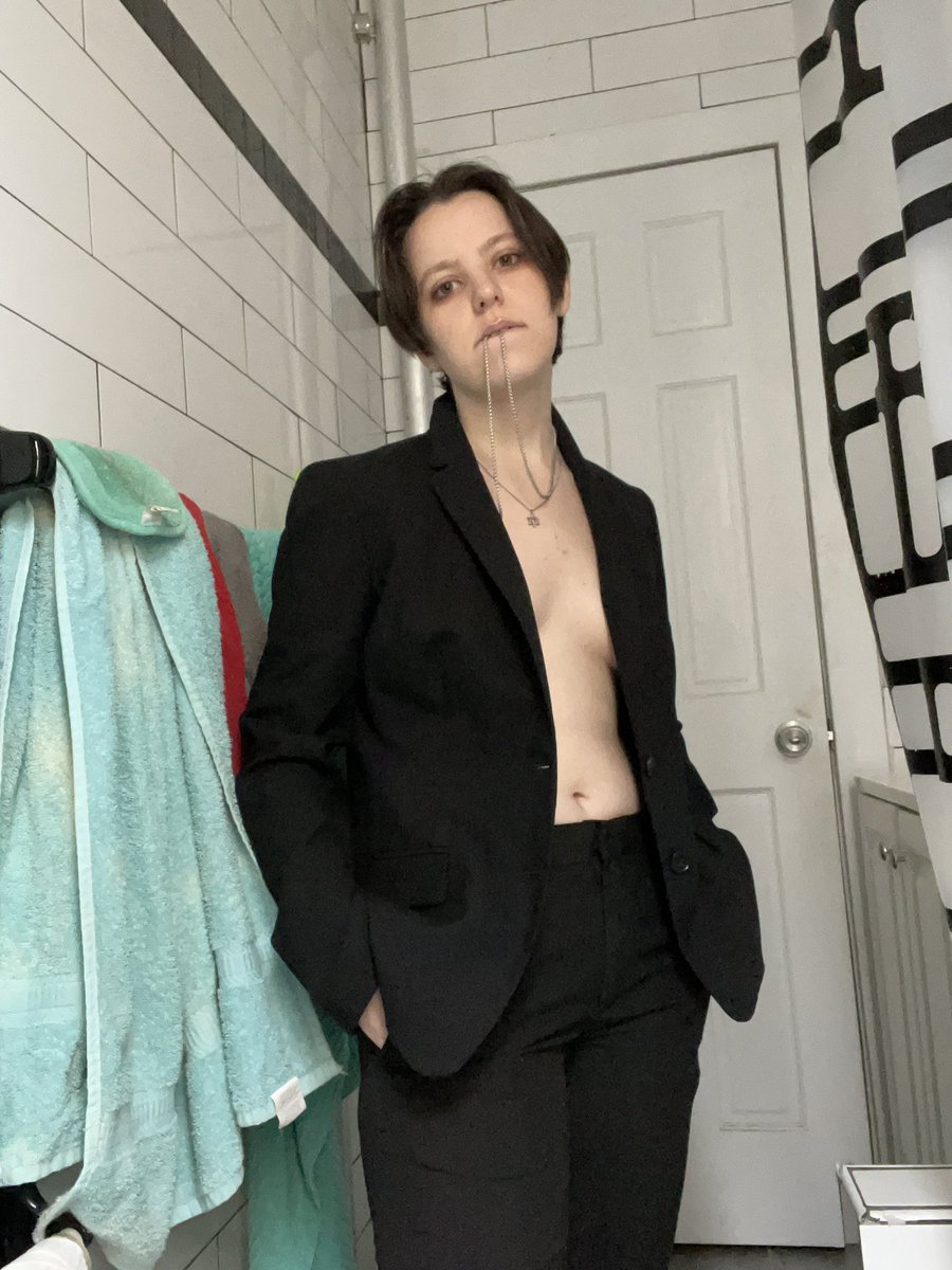 hellyeahelio's tweet photo. did somebody say formal #FoolsFriday ?? once again i was indecisive about what to wear so you just get two slightly different looks https://t.co/rgtVravEPM