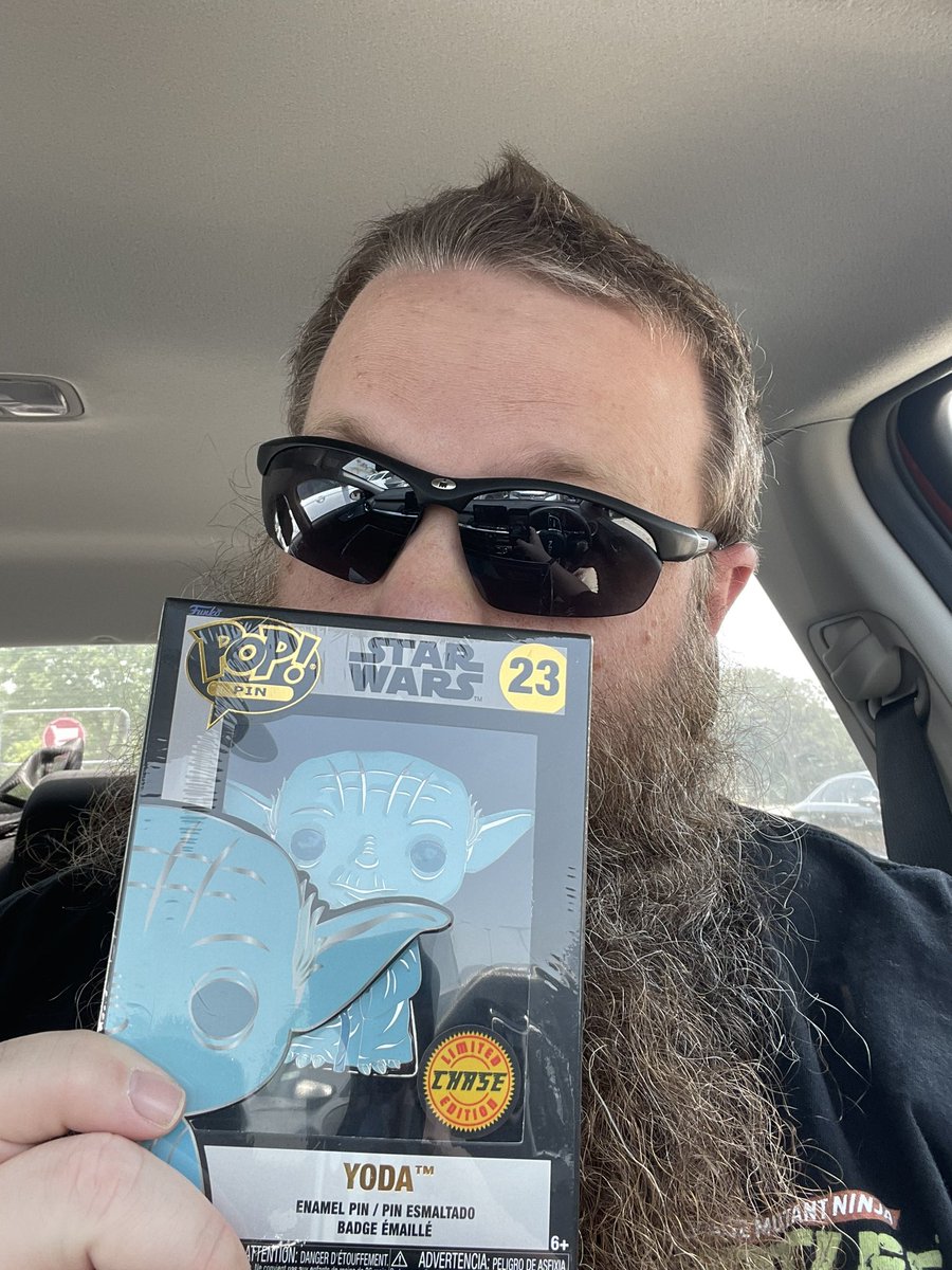 NerdPart's tweet photo. Awesome find out at Target today!!! Not a pin collector but when you find a chase in the wild you gotta get it!
#funko #funkopin #starwar #chase #yoda #mycollection #nerd #parttimenerd #target https://t.co/6SoTsCmw65