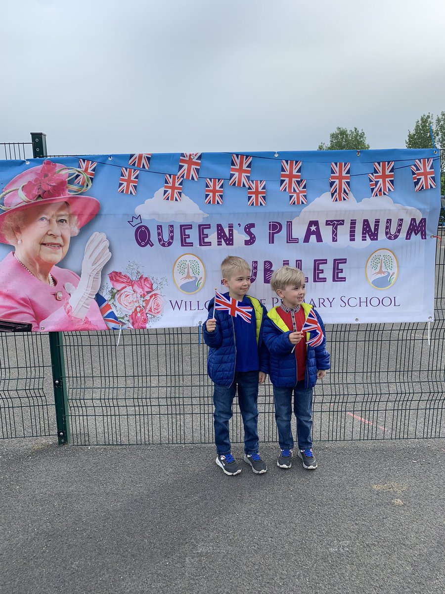 MrsMendez16's tweet photo. The rain didn’t put a damper on the boys jubilee celebration sat their school @primary_tree lovely afternoon 🇬🇧 https://t.co/qJIHA1lvgo