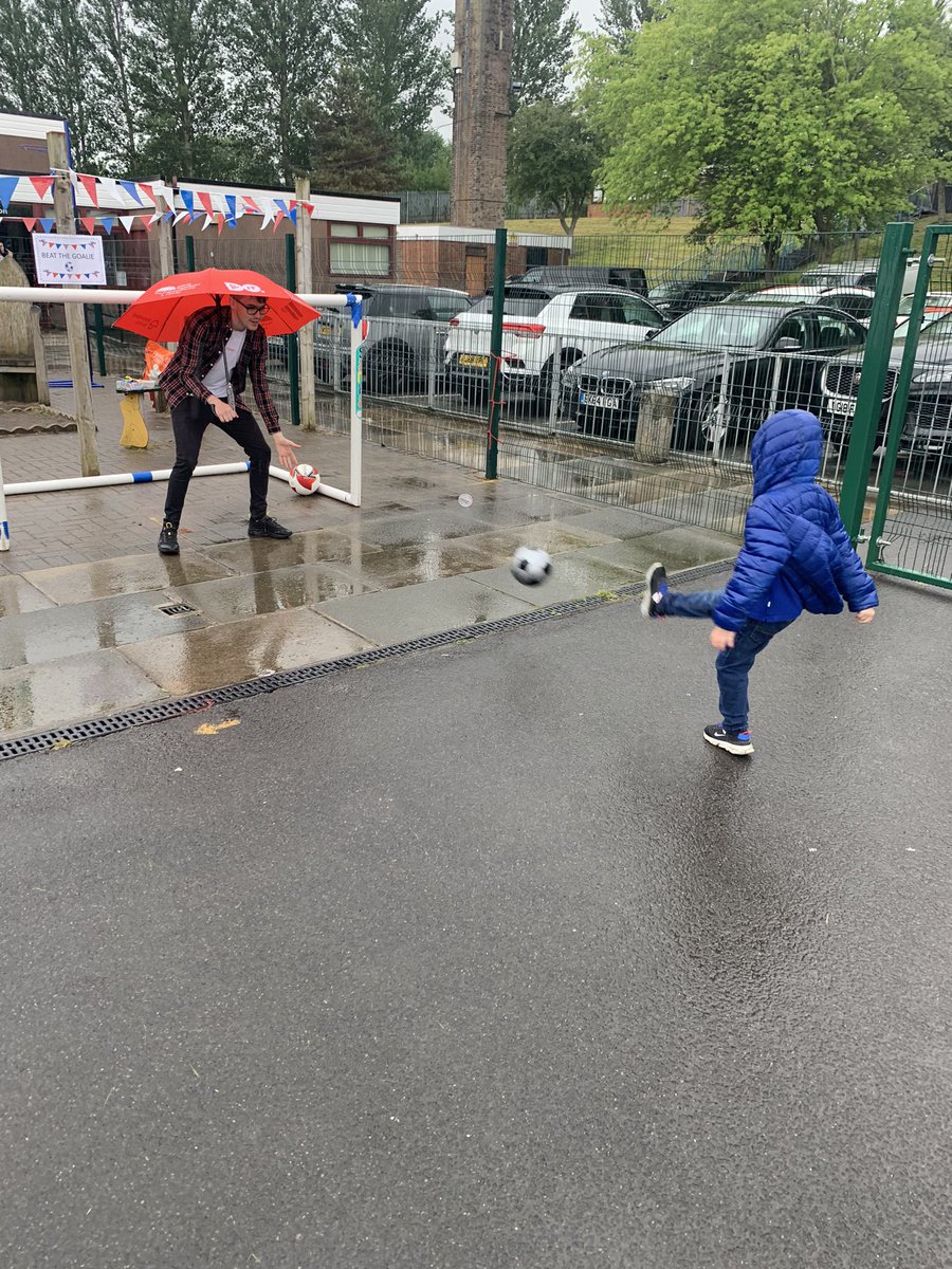 MrsMendez16's tweet photo. The rain didn’t put a damper on the boys jubilee celebration sat their school @primary_tree lovely afternoon 🇬🇧 https://t.co/qJIHA1lvgo