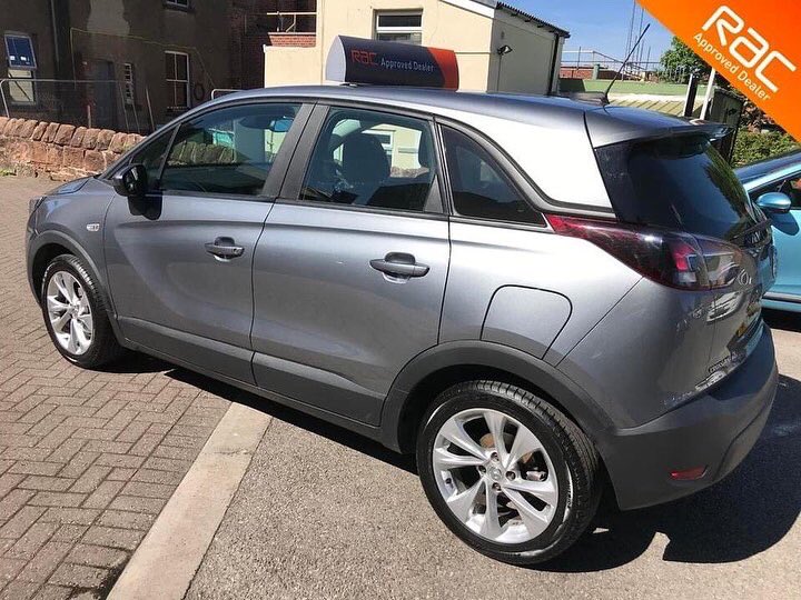 This gleaming 68 plate Vauxhall Crossland X SE 5dr has covered only 34,000 miles from new. It is fitted with Touch screeen media, Bluetooth, Air conditioning, USB connectivity, Isofix child seat connections and much much more........£9999
wirralsmallcars.co.uk/vauxhall-cross…
#RACapproved