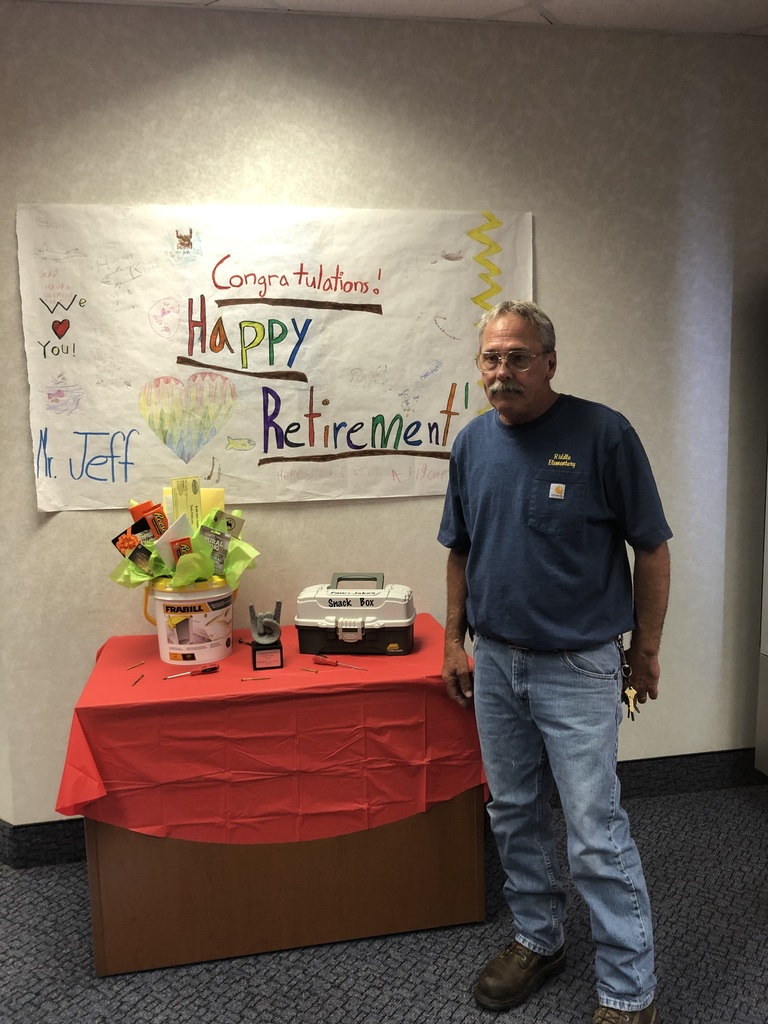 MattoonCUSD2's tweet photo. Jeff Jean was the recipient of the Riddle Elementary Rockstar award this year. He also celebrated his retirement. We were BEYOND blessed to have him as a part of our team!
#MCUSD2 #Matton #RiddleElementary https://t.co/wmZc5KyzJv