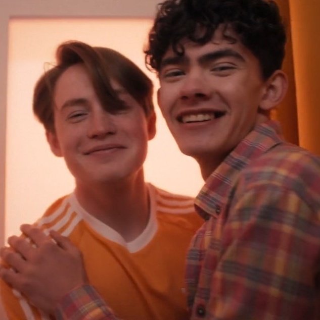 sboficial's tweet photo. 🚨 Heartstopper é oficialmente RENOVADA para a 2ª e 3ª temporadas pela Netflix. https://t.co/pR3jFI2AKR