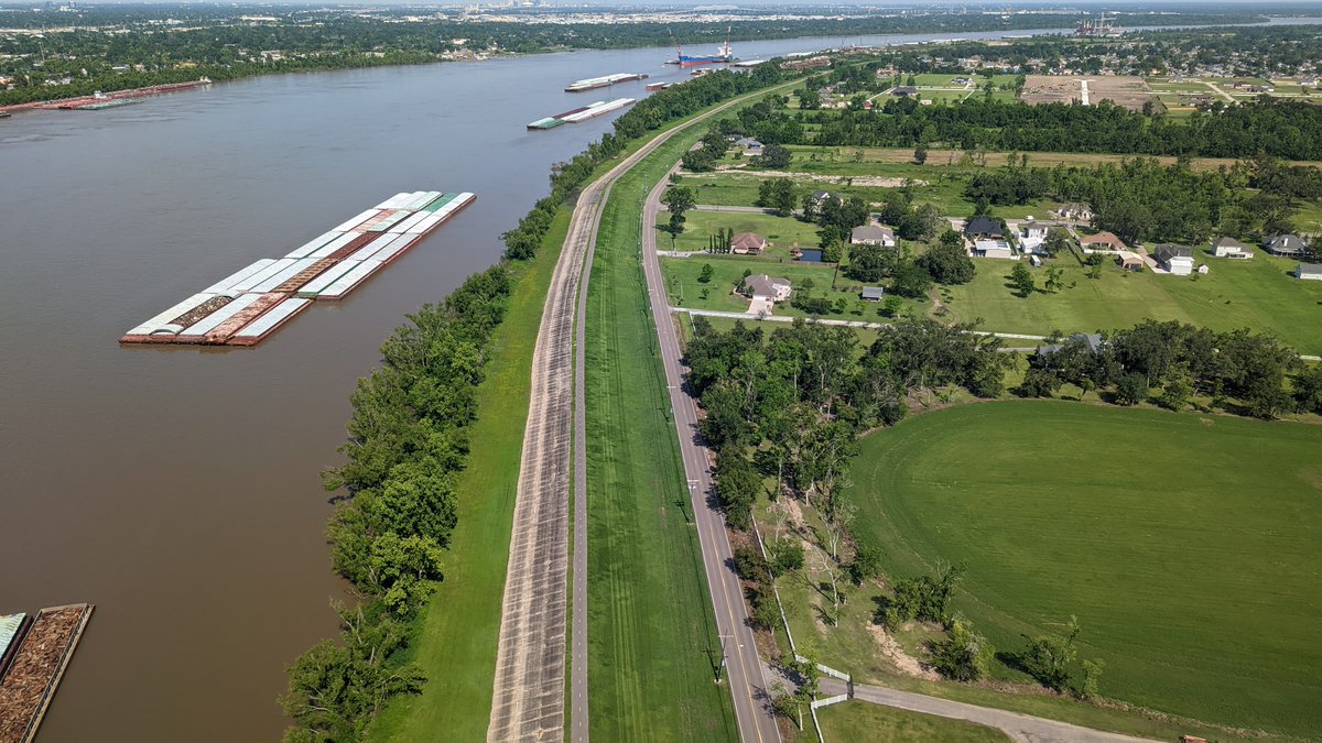 NewOrleansLocal's tweet photo. Picture of the day: 
Just a bend in the river....

See more: https://t.co/onMscdjbZe
#neworleanslocal 
#neworleanslocalevents https://t.co/v4WVwHVdwK