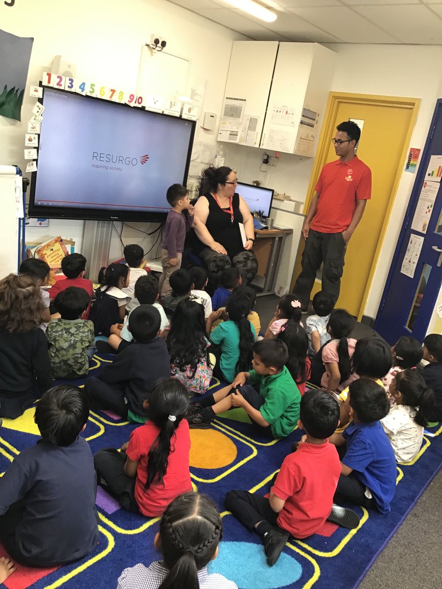 HalleyReception's tweet photo. We had a visit from a real life postman. Thank you so much for visiting us and teaching us about the journey of a letter ๐ฎ๐โฆ@HalleyNurseryโฉ โฆ@HalleyPrimaryโฉ #royalmail #jollypostman https://t.co/2PSd910jly