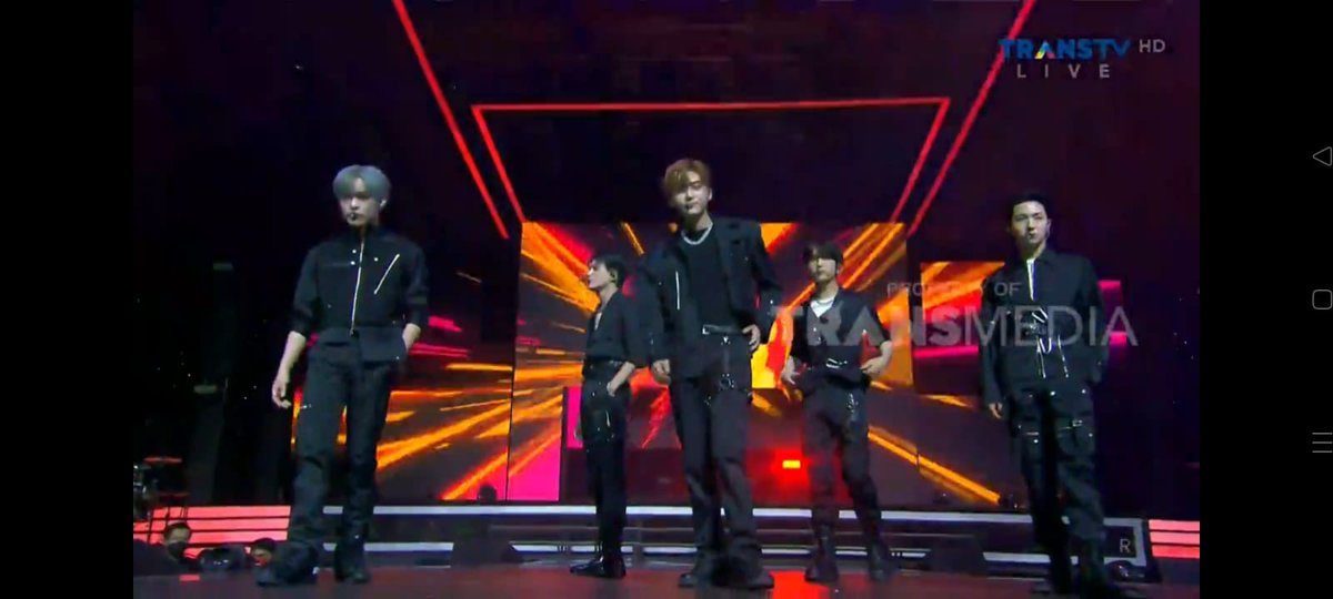 akuinicaa tweet media