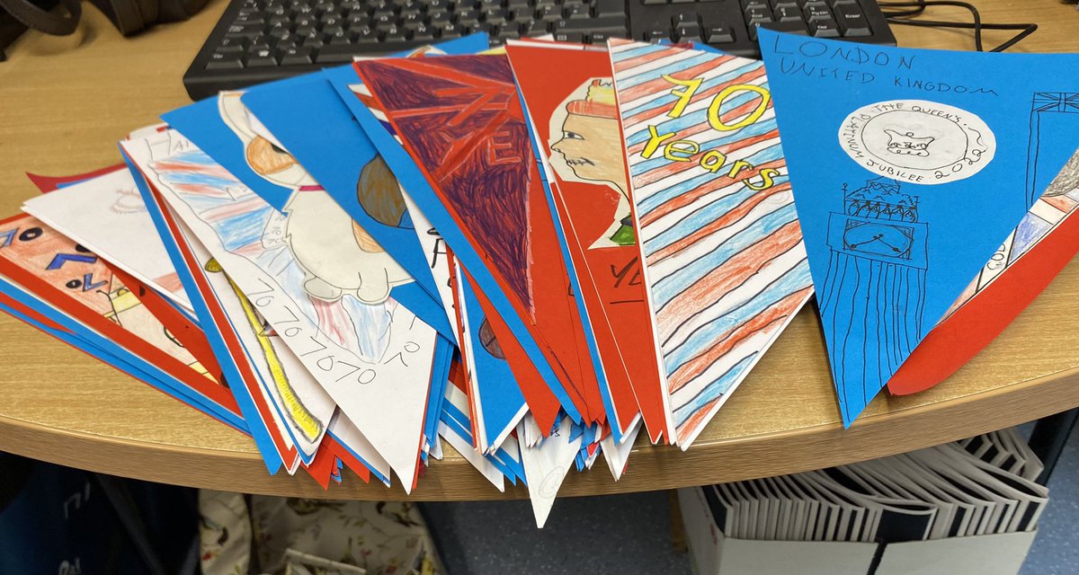 DofE_AHS's tweet photo. Lots of beautiful handmade bunting ready for @aylshamchurch celebrating ๐ฅณ @JubileeNorfolk Saturday 4 June 6pm all welcome thanks to @AHS_Art @AHS_textiles for all their support teamwork @aylshamhigh #queen #70years #bunting #community ๐๐ https://t.co/dYJggft3pm