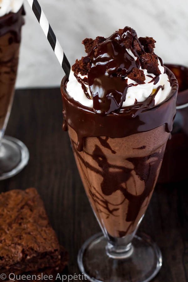 QueenAppetit's tweet image. Who wants a Brownie Milkshake? @ queensleeappetit.com/brownie-milksh…