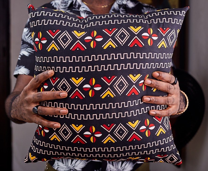 Alaga_NG's tweet photo. We have these beautiful fibre throw pillows available in these prints.

5,000 NGN

Please send a DM to purchase https://t.co/L1N6MieL6G