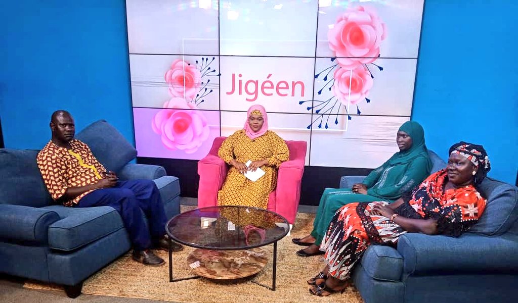 GirlsPrideGam's tweet photo. Our trainers continue to involve parents (Mothers &amp; Fathers) in the fight to end period poverty. Watch our community sensitisation on menstruation and period shaming 
today at 7pm on QTV Jigeen show.
#MHDay2022 #WeAreCommitted 
#CommunitySensitisation 
@WASHUnited @MHDay28May https://t.co/3Cozc65Jzt