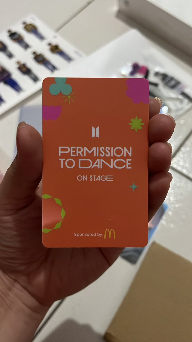 Wts lfb

PTD LA LUCKY DRAW PC jhope hobi

Onhand and ready to ship

Expect light scratches kasi from dispenser sya 

P3,500

Can do installment

Bts ptd la jhope hobi