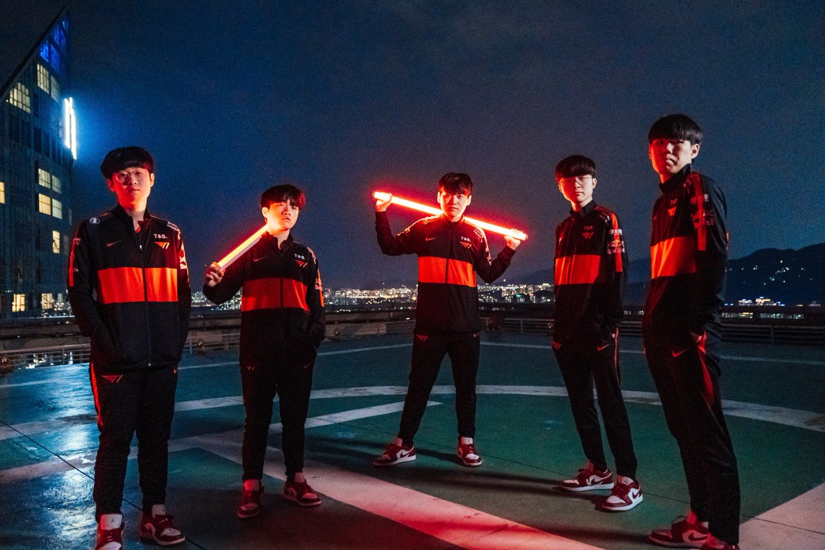 mfreak00's tweet photo. Si el PSG le gana a T1 sorteo una skin de EDG a elegir entre todos los que den RT https://t.co/h6Drg7Yxeo