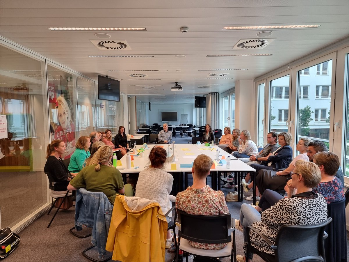 @Koen_Pelleriaux in gesprek met een delegatie van methodescholen en #PBD @GO_onderwijs #professionalisering #visie #gepersonaliseerdsamenleren #GOleert