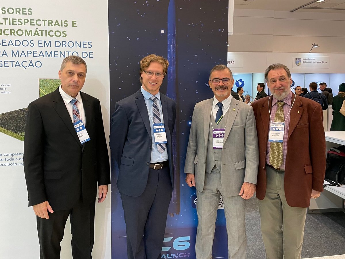 We discussed future opportunities between C6 Launch’s services and Brazilian satellites with <a href="/espacial_aeb/">Agência Espacial Brasileira (AEB)</a> President Carlos Moura during his visit at <a href="/spacebrshow/">spacebrshow</a>

He was also updated on the next stages of our launch operations within the Alcântara Space Center🚀

#spacebrshow