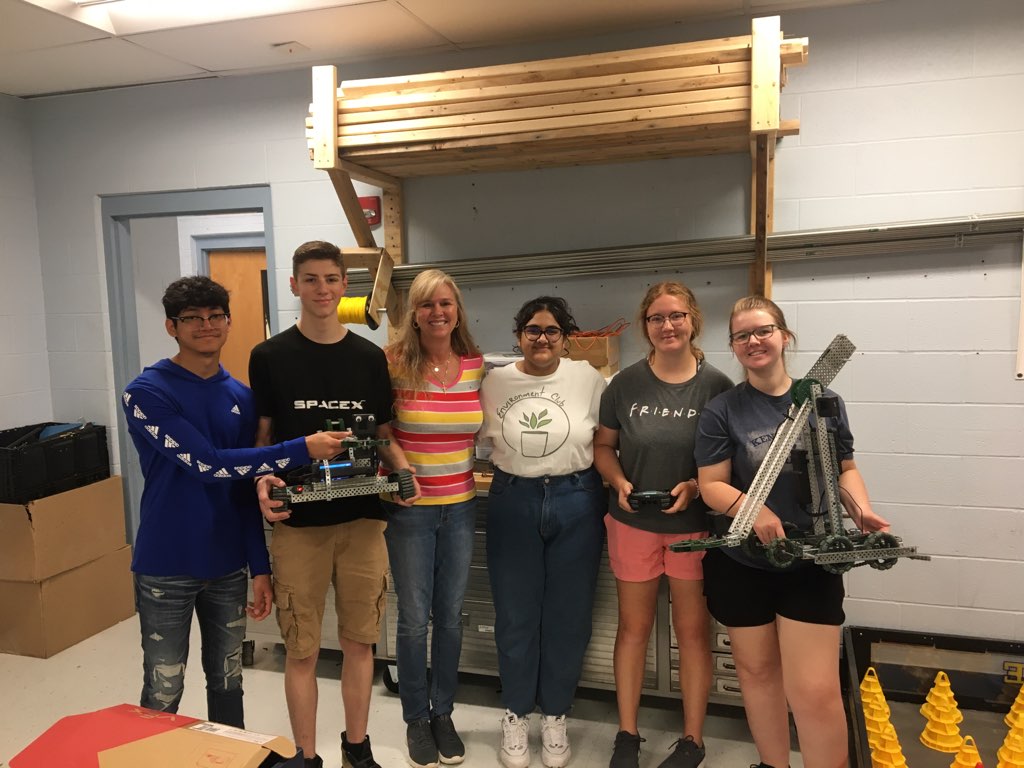 EisWorkforce's tweet photo. In Mrs. Mills' Engineering 2 (1st period class), the Vex Championship goes to the Stegosaurus team (girl’s). They beat Fred’s team 90-71. #girlsruletheworld @Hogue_Mills https://t.co/4WyMMNn2ap