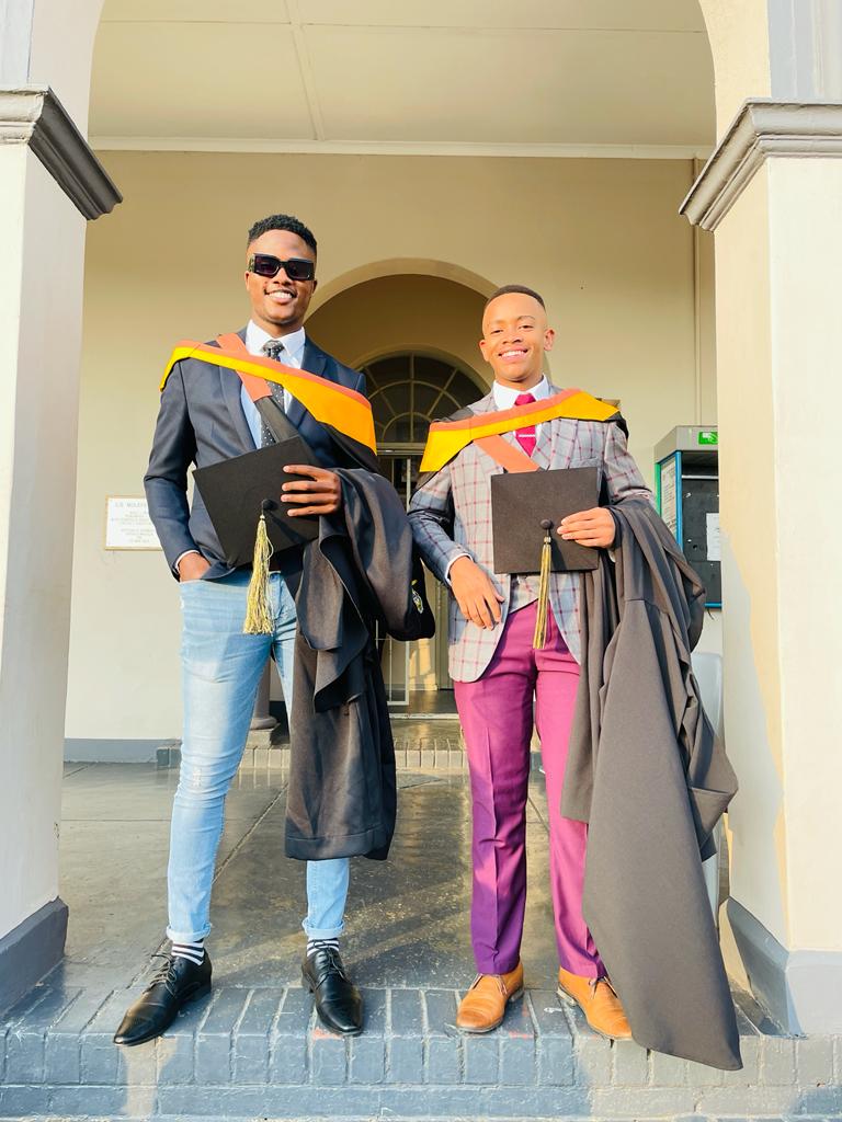 Congratulations to our Forties batsmen, Akhona and Loyiso on their achievements! 💐

'The education has to be continuous' 🎓😅👏

#2022UFHMayGrad @ufh1916 #ufhcricket