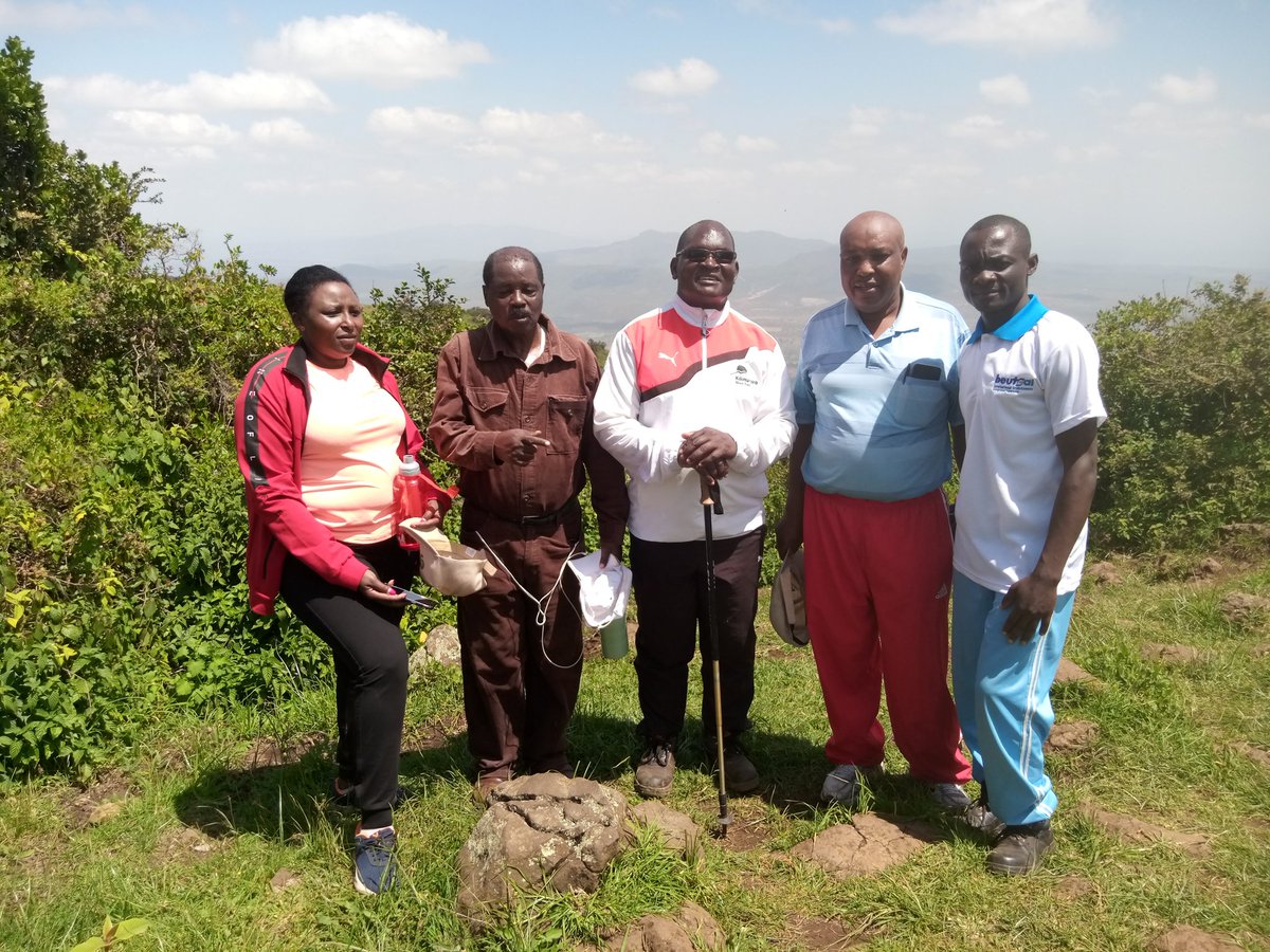 Douglassidialo's tweet photo. @GreenBlueFound2 @NationMediaGrp @FamilyBankKenya It was a nice moment meeting with the president of the Green blue foundation Africa what a great walk on Ngong hills https://t.co/cDxKkAHWTS