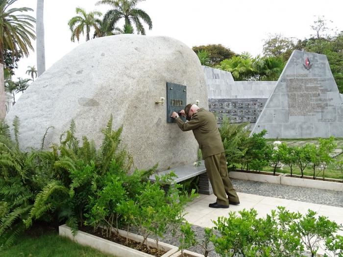 La #lealtad y la #hermandad en una imagen ❤️
<a href="/CMGobernadora/">Yosy Góngora</a> <a href="/AsambleaCuba/">Asamblea Nacional Cuba</a> <a href="/Carmenc09892973/">Carmencita</a> <a href="/Camaguey55/">Raúl Hernández Piña</a> <a href="/PresidenciaCuba/">Presidencia Cuba 🇨🇺</a>