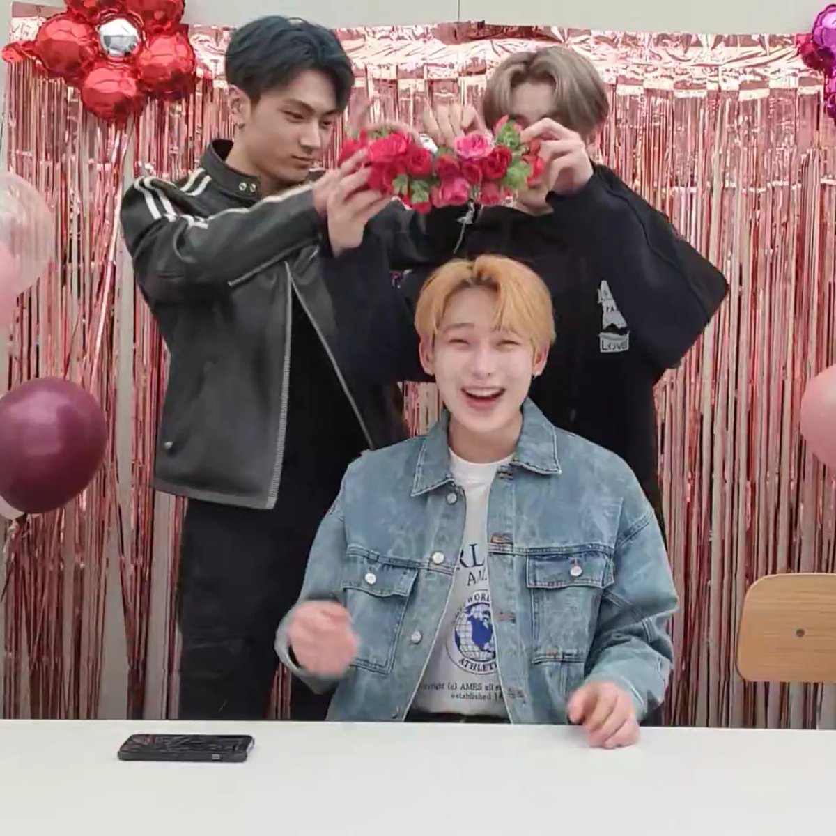 triplejpics's tweet photo. sunoo’s 20th live celebration! ft. jayke🌹 https://t.co/ClTpFdaGB9