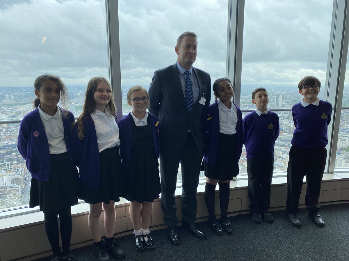EPPS_ICT's tweet photo. Our children very excited to have their photo taken with Essex Chief of Police @BJH251 @2SimpleSoftware https://t.co/CakRc4k0KY