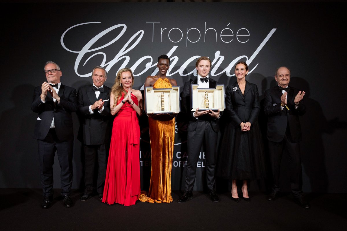 nickster128's tweet photo. Caroline Scheufele, Shelia Atim, Julia Roberts and Jack Lowden #Cannes2022 #chopardtrophy https://t.co/SDjnLre4UL
