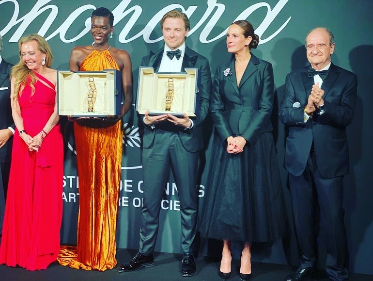 nickster128's tweet photo. Caroline Scheufele, Shelia Atim, Julia Roberts and Jack Lowden #Cannes2022 #chopardtrophy https://t.co/SDjnLre4UL