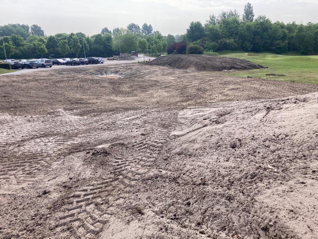 Afgelopen woensdag zijn we begonnen met het bouwen van nieuwe tees op <a href="/GolfclubHoutrak/">Golfclub Houtrak</a>