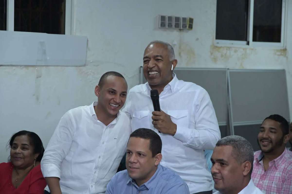 JoaquinFerndez's tweet photo. El pasado miércoles estuve participando en una reunión de dirigentes que lleva a @erickguzman22 y #MelvinDeJesus a la Presidencia y Secretaría General respectivamente del municipio Santo Domingo Este. 

Nos une, nos mueve el deseo y el compromiso de seguir trabajando en unidad... https://t.co/inPt6XMxh1
