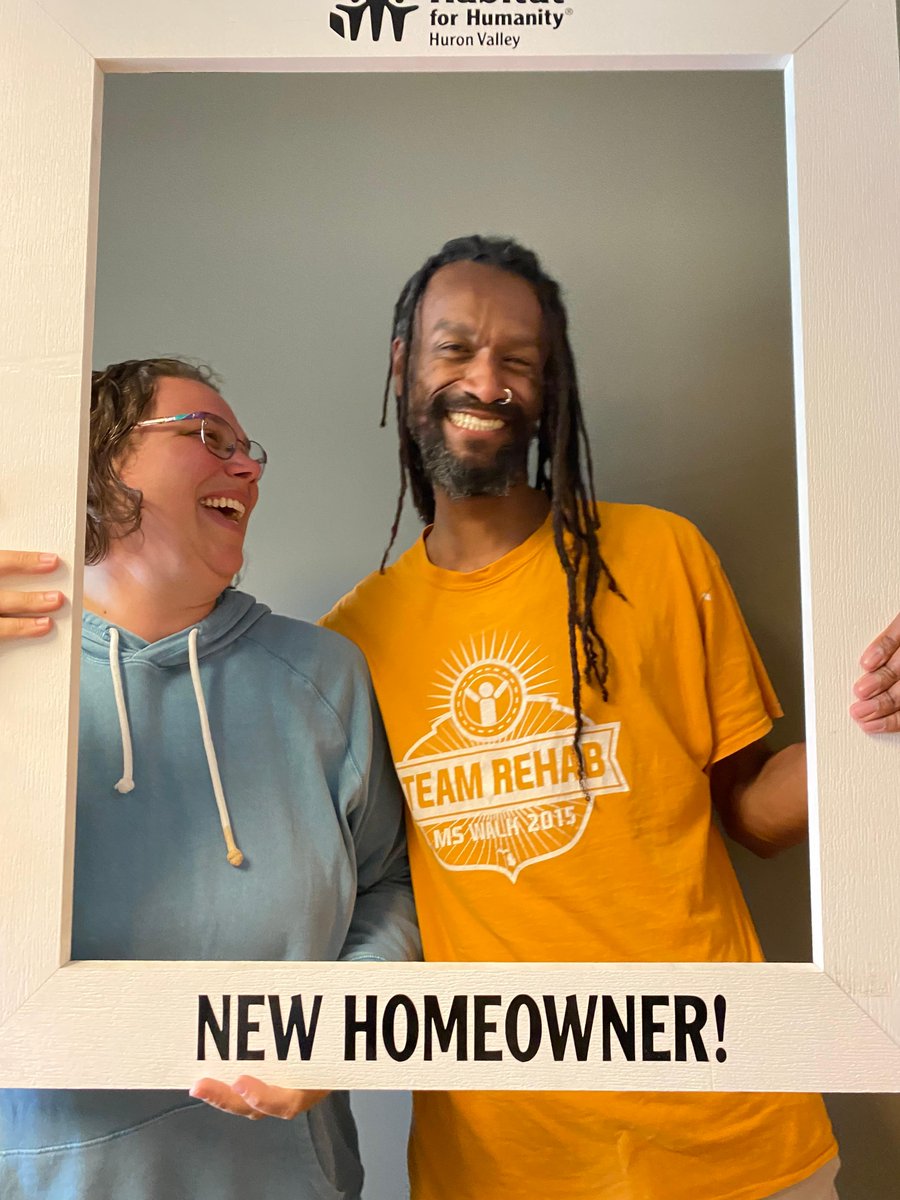H4HHuronValley's tweet photo. 💚 Welcome home Hogans! 💙 To view or download pictures of the renovation process or dedication https://t.co/xcqq8Ob3OV

#WelcomeHome #UnderOneRoof https://t.co/dBNOQ5iZFi