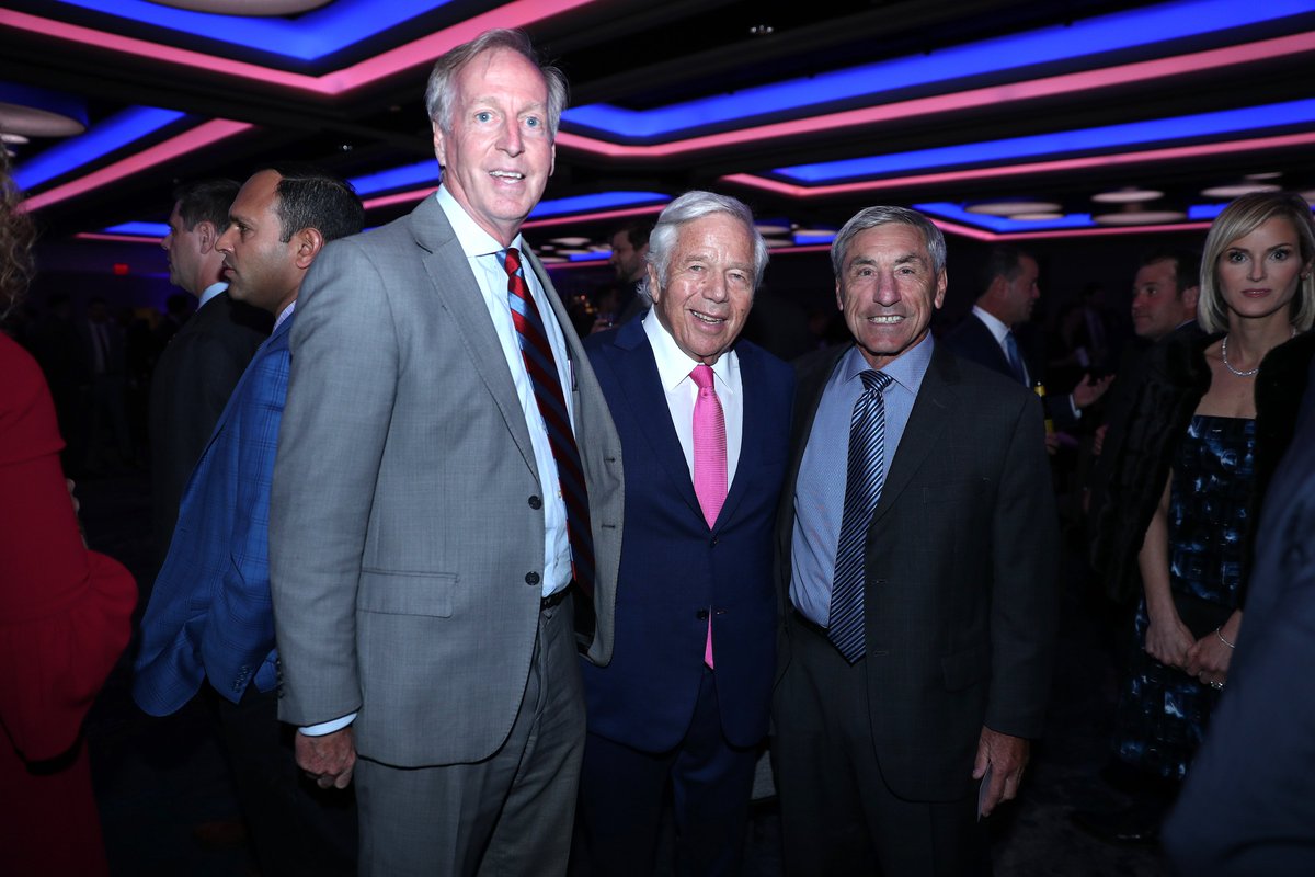 🦁 Robert K. Kraft '63 earns <a href="/SBJ/">Sports Business Journal</a> Lifetime Achievement Award!

Honor recognizes <a href="/Columbia/">Columbia University</a> graduate, former Lions 🏈player, and @patriots owner for his activism, influence, and charitable contributions to sport.

🔗 bit.ly/3yPrP64

#RoarLionRoar | #GoColumbiaLions