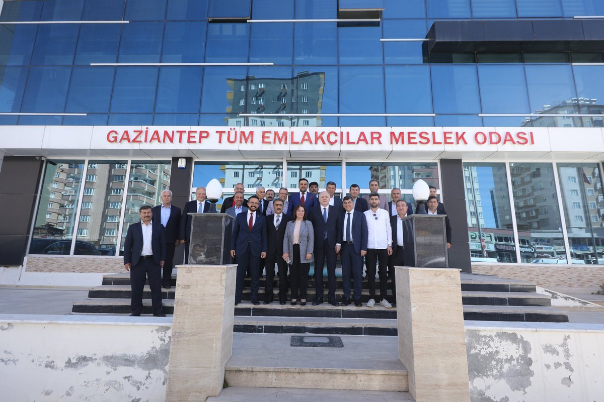 Gaziantep Emlakçılar Odası Başkanı Mehmet Aytaç ve yönetim kurulu üyelerine 'hayırlı olsun' ziyaretinde bulunduk.

Misafirperverliklerinden ötürü gönülden teşekkür ediyorum.

<a href="/nejatkocer/">Nejat Koçer</a> 
<a href="/mehmetyilmazmy_/">Mehmet YILMAZ</a> 
@Hulyakilic1K