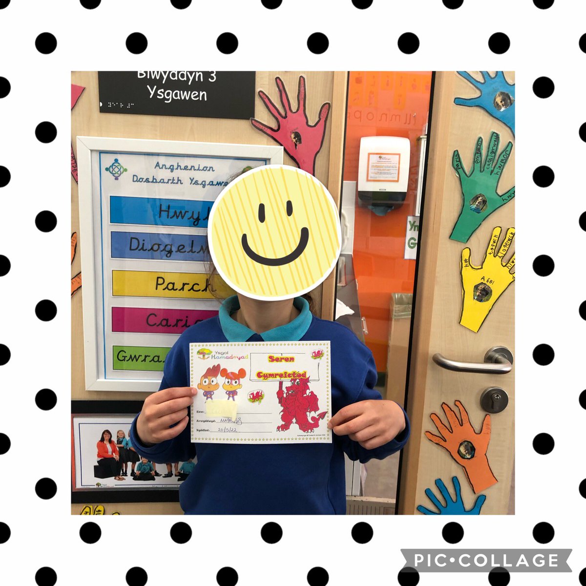 Seren Cymreictod yr wythnos hon 🏴󠁧󠁢󠁷󠁬󠁳󠁿#Llongyfarchiadau <a href="/YsgolHamadryad/">Ysgol Hamadryad 🏴󠁧󠁢󠁷󠁬󠁳󠁿</a> <a href="/CCHamadryad/">🏴󠁧󠁢󠁷󠁬󠁳󠁿Comisiynwyr Cymraeg Hamadryad</a> <a href="/SiarterIaithCCD/">Siarter Iaith CCD</a>