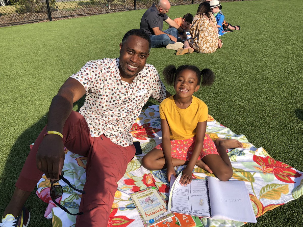 KKeller__'s tweet photo. We had a BLAST this morning at our “Reading Luau!” We 💛 reading with our families! #livinthatdragonlife https://t.co/5TMLZ5iAT1