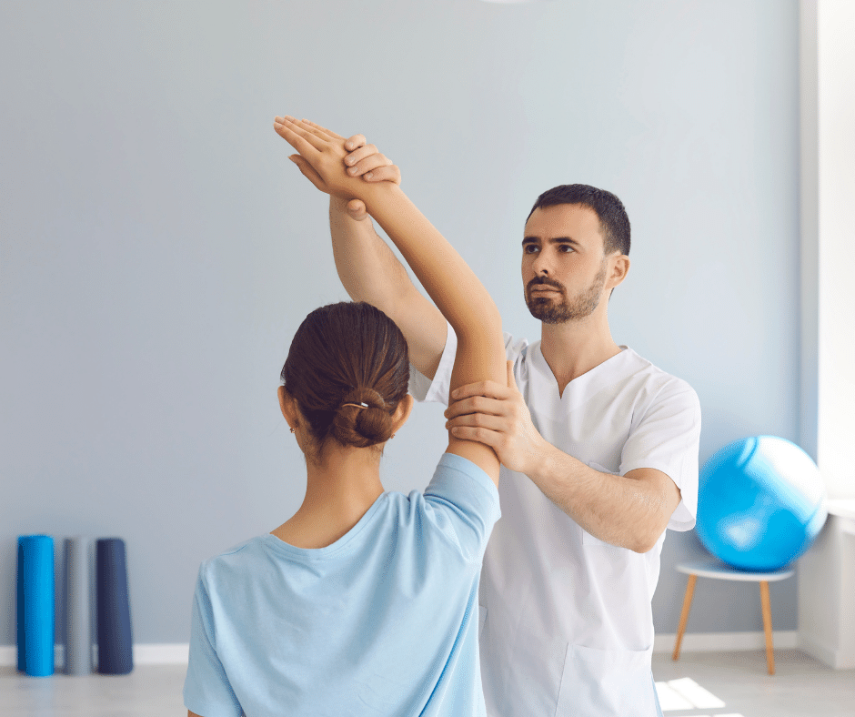 Frozen shoulder can be caused by rotator cuff tears or fractures in the collarbone, shoulder blade, or arm. Have you experienced frozen shoulder before? How long did your recovery take? loyolamedicine.org/provider/nicko… 
#arthroscopy #arthroscopicsurgery #surgeon #doctor