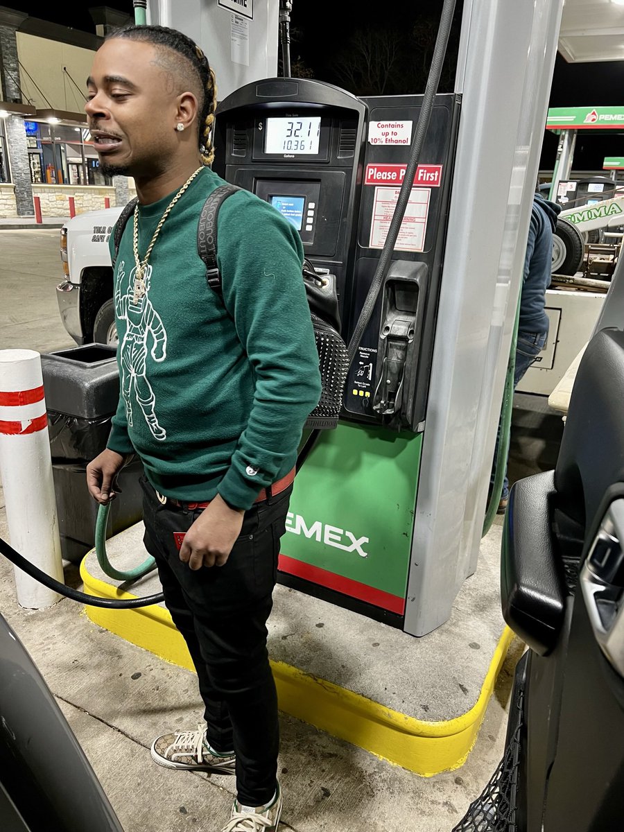 pullinsblood's tweet photo. Bosses in My Circle errrbody can’t fit 🏆💰 https://t.co/mRmRiBPvH6