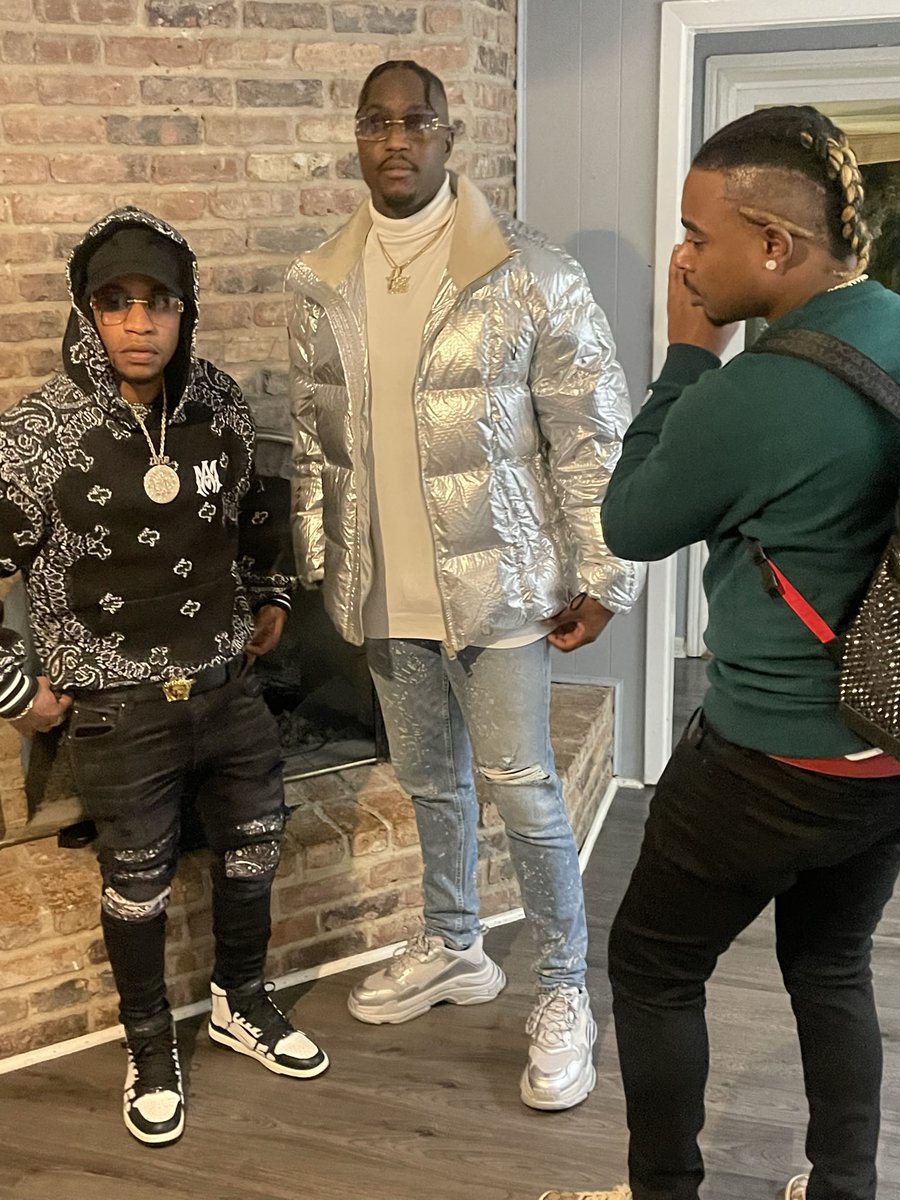 pullinsblood's tweet photo. Bosses in My Circle errrbody can’t fit 🏆💰 https://t.co/mRmRiBPvH6