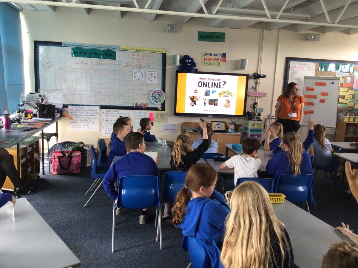 Zebraclassww's tweet photo. This afternoon we have had Knowsley CLC working with our children discussing being safe online and thinking about age limits and recommendations when using YouTube,YouTube kids, Pegi ratings on games. @whistonwillis1 #WWPACOMPUTING https://t.co/7QwcSIN4Fy