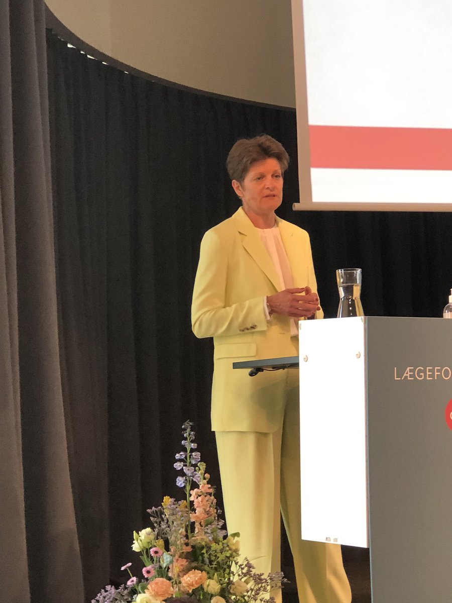 Merete Nordentoft (@m_nordentoft) on Twitter photo <a href="/Camilla_Rathcke/">Camilla Rathcke</a> udfordrer <a href="/Heunicke/">Magnus Heunicke</a> på 10 års plan om psykiatri. Klapsalver fra salen da hun spurgte om regeringen ville forslå folkedans mod kræft? Mange psykisk syge får for sen og utilstrækkelig psykiatrisk behandling. Der er stor social ulighed og overdødelighed. <a href="/Camilla_Rathcke/">Camilla Rathcke</a> udfordrer <a href="/Heunicke/">Magnus Heunicke</a> på 10 års plan om psykiatri. Klapsalver fra salen da hun spurgte om regeringen ville forslå folkedans mod kræft? Mange psykisk syge får for sen og utilstrækkelig psykiatrisk behandling. Der er stor social ulighed og overdødelighed.