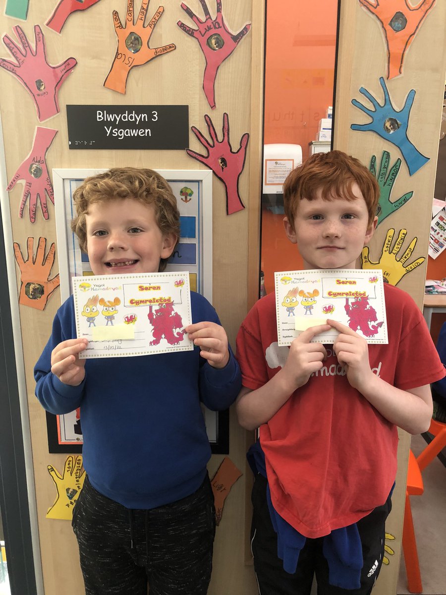 Sêr Cymreictod yr wythnos diwethaf 🏴󠁧󠁢󠁷󠁬󠁳󠁿#Llongyfarchiadau <a href="/YsgolHamadryad/">Ysgol Hamadryad 🏴󠁧󠁢󠁷󠁬󠁳󠁿</a> <a href="/CCHamadryad/">🏴󠁧󠁢󠁷󠁬󠁳󠁿Comisiynwyr Cymraeg Hamadryad</a> <a href="/SiarterIaithCCD/">Siarter Iaith CCD</a>
