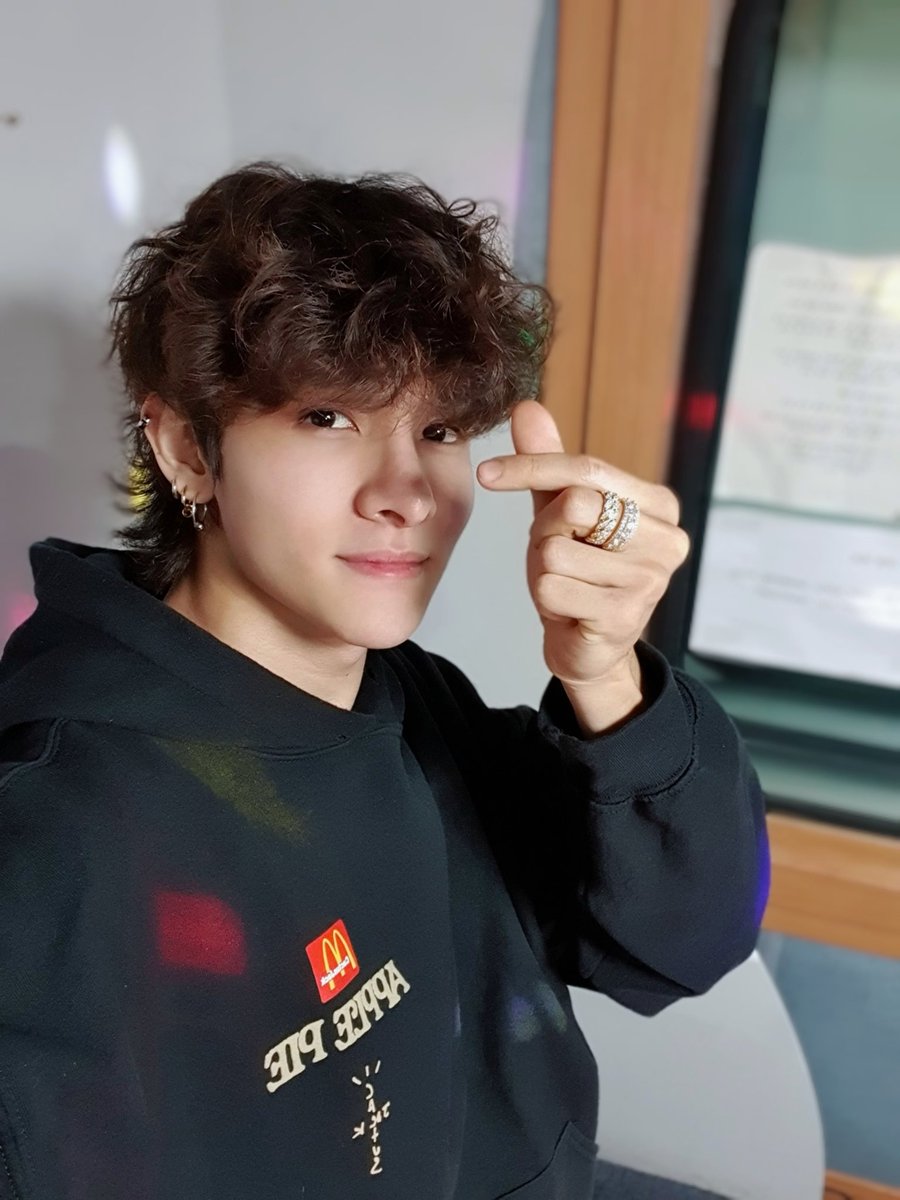 rnus_arirang's tweet photo. 220520 Radio'n Us

Chillax'n Us time‼️
DJ @SAMUEL_twt_ and WOORI ❤️‍🔥❤️‍🔥

#ARIRANGRADIO #RADIONUS #RNUS
#아리랑라디오 #라디온어스
#Samuel #사무엘 https://t.co/bPIjbZT2VW