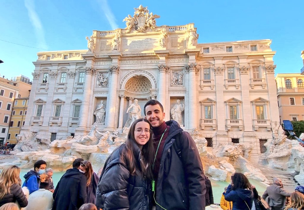 rafasil99's tweet photo. @carmenmourelle_ Más bonito fue verte a tí en Roma 💚 https://t.co/LtWCi1Xe8z