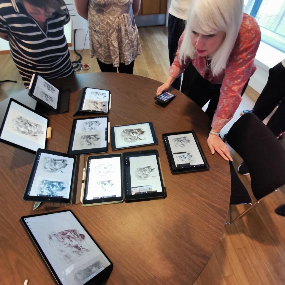 Robin-Lee Hall tweet media