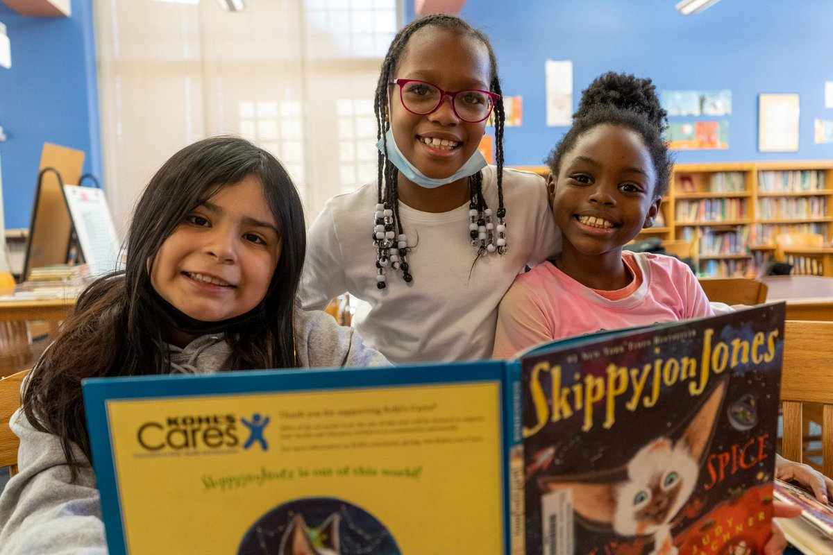 Summer is almost here – and so are #ReadUnitedQC volunteer opportunities! 📚☀️With your time, you can help ensure every student eeps learning and is ready to succeed for the next school year. Sign up to become a summer #UnitedWayQC reading volunteer here: bit.ly/3JWWFMf